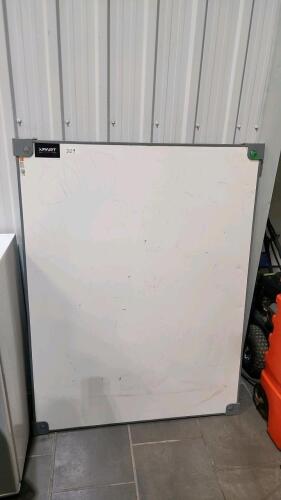 White board 3'x4'