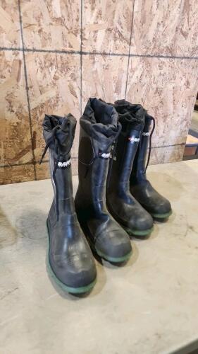 2 Pair sz 6 Baffin winter boots as new