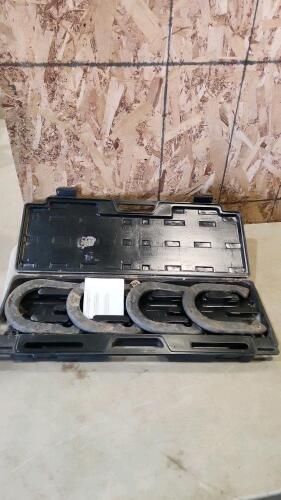 Horse shoe set missing posts