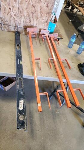 Barricade posts, 5' level
