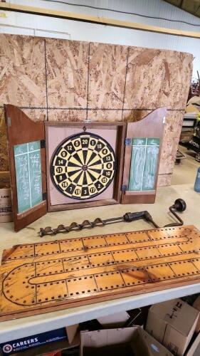 Dart Board, brace