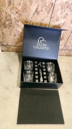 Duck unlimited whiskey glass set