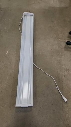 4' LED shoplight