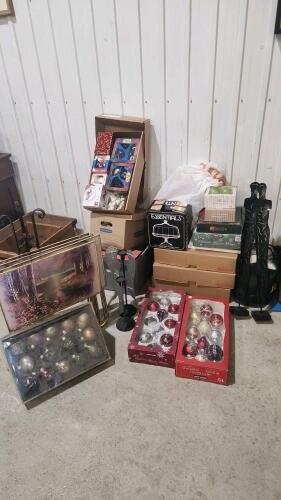 Large quantity of christmas decorations