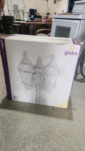 Unused 3 head lamppost