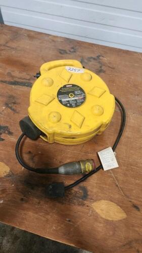 Retractable extension cord