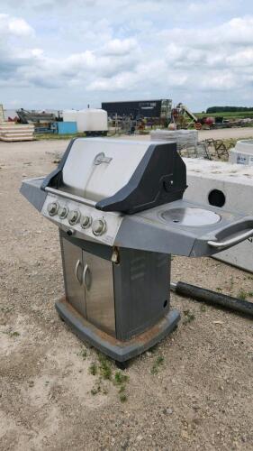 Propane bbq, half tank propane