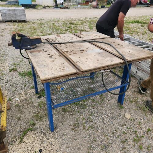 4' Table w 4" vice