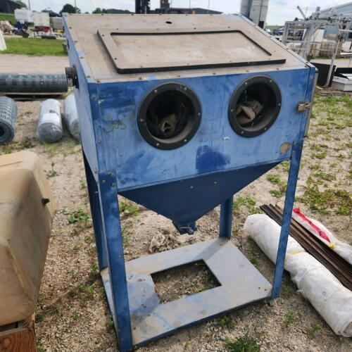 Sandblasting cabinet