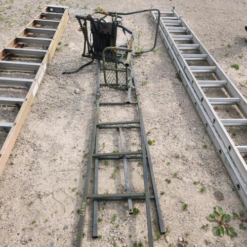 Tree stand w ladder