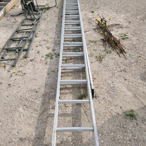 30' Fibreglass ladder