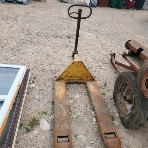 Pallet pump cart as is