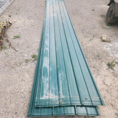 Approx 9 sheets of 17' new green roofing steel