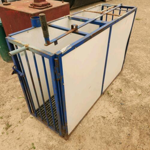 Livestock crate 17"W 50"L 33"H