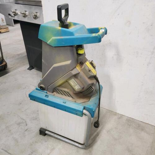Yardworks chipper/shredder