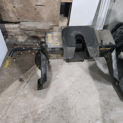 5th Wheel truck hitch