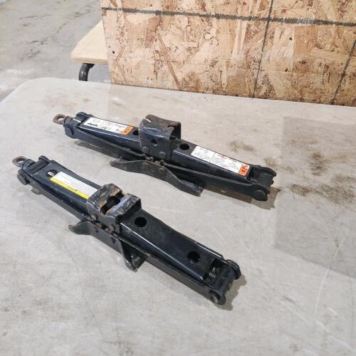 2 jacks