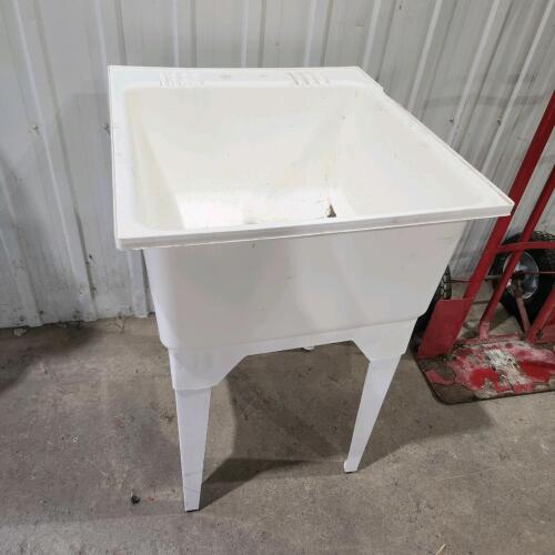 Laundry tub