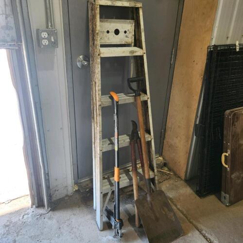 5' Alum ladders, garden tools