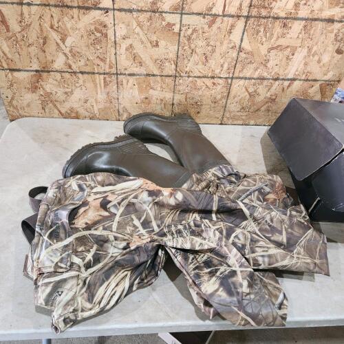Sz 8 chest waders as new