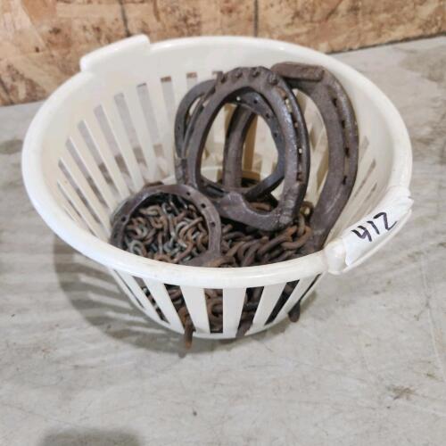 Horse shoes, chains