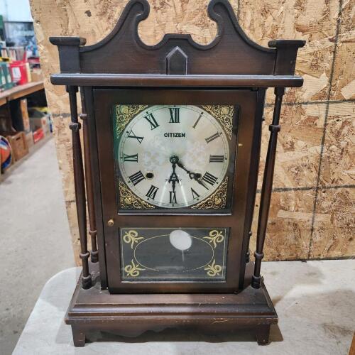24" Clock w key & Pendulum