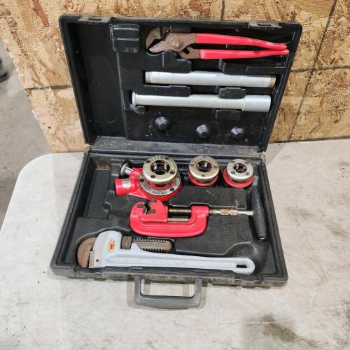Pipe threader