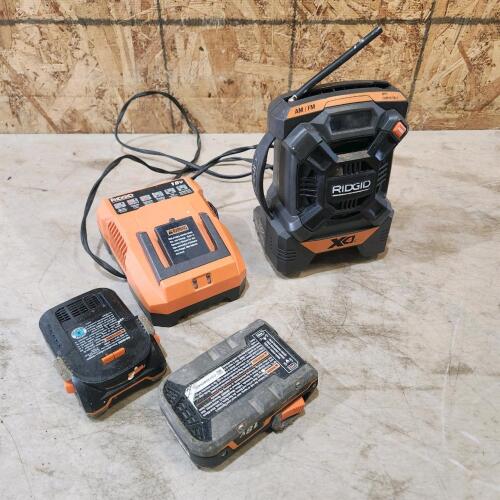 Ridgid 18v radio w batteries & charger