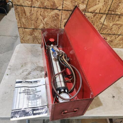 Refrigerant charging cylinders