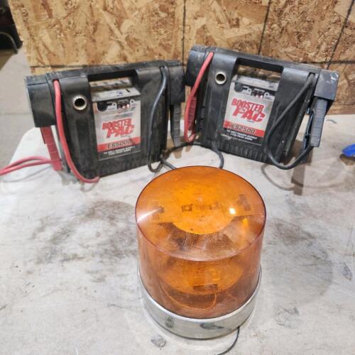 2 Bosster power packs untested as is, strobe light