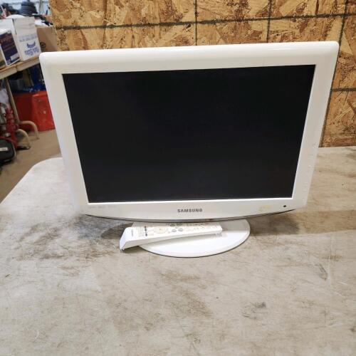 19" Samsung tv w remote