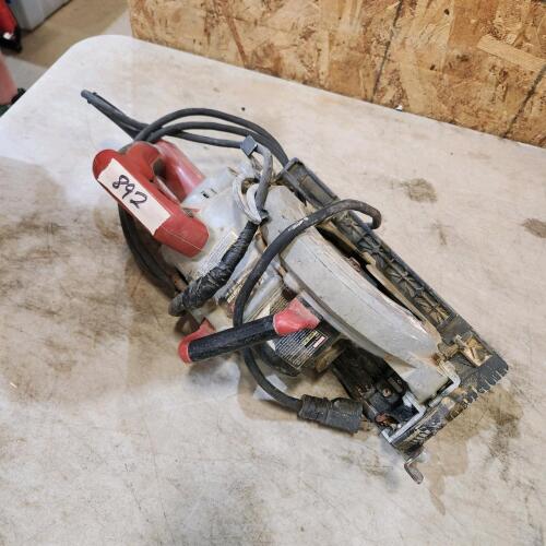 Warm drive skilsaw, cord repaired