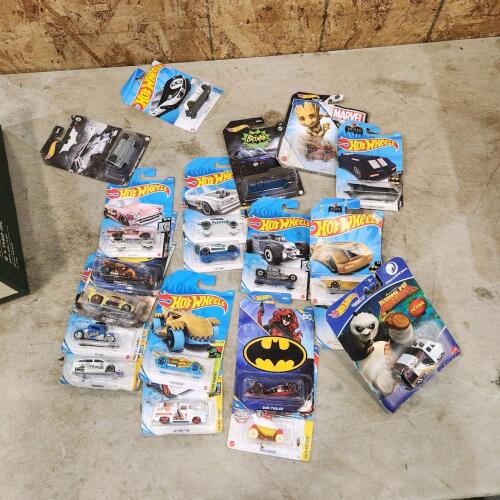 10 Hotwheels toys