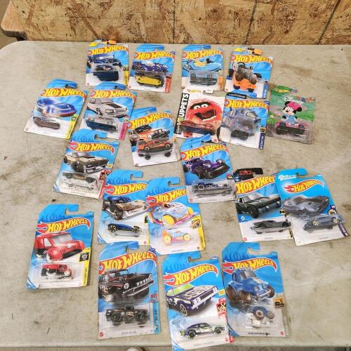 20 Hotwheels cars