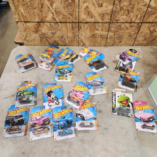20 Hotwheels toys