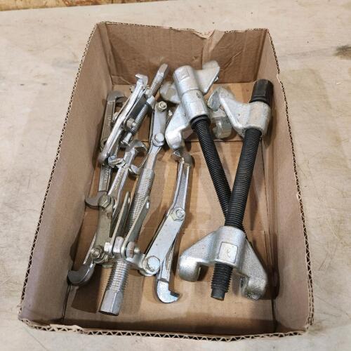 Gear pullers