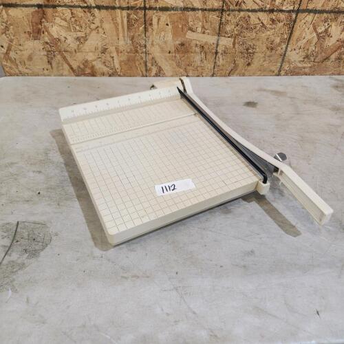 Paper cutter