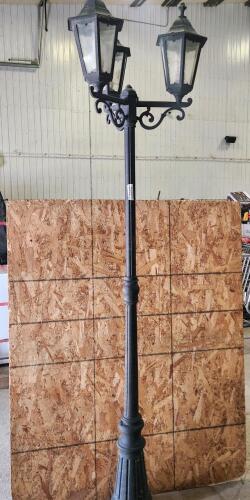 Metal driveway light