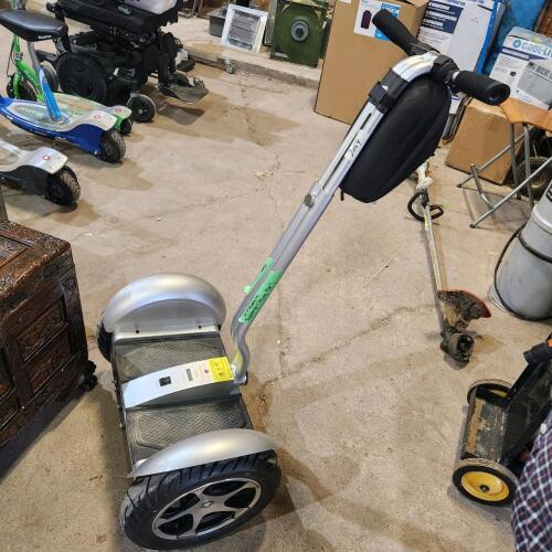 Self balancing transporter w battery & charger