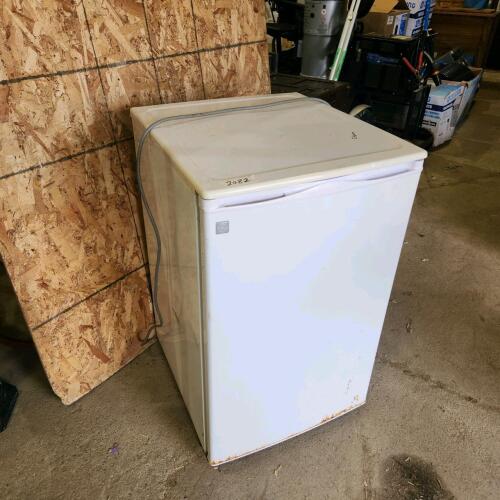 Fridge 20"W 33"H