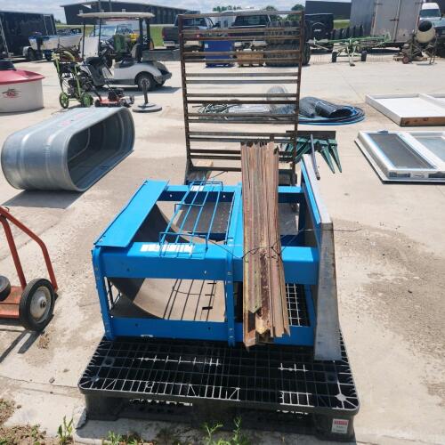 8 7' T bar stakes, 2 steel racks