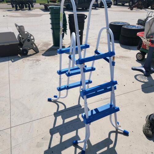 2 Pool ladders