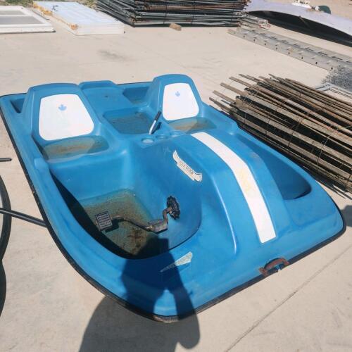 Paddle boat