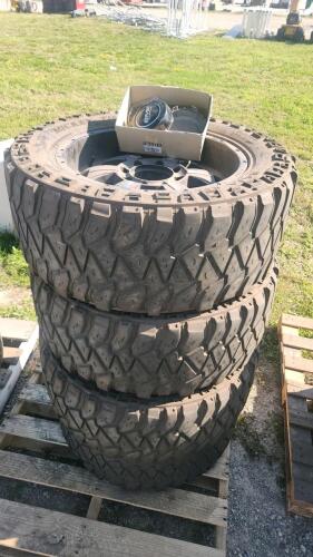 4 305/55R20 Alum wheels 40% tread