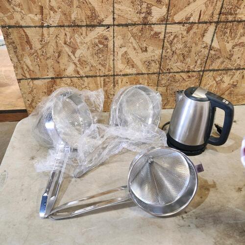 3 New stainless strainers, electric kettle