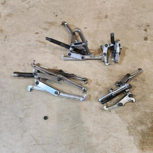 Gear pullers