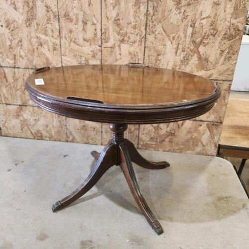 Small table 25"L 20"W 18"H