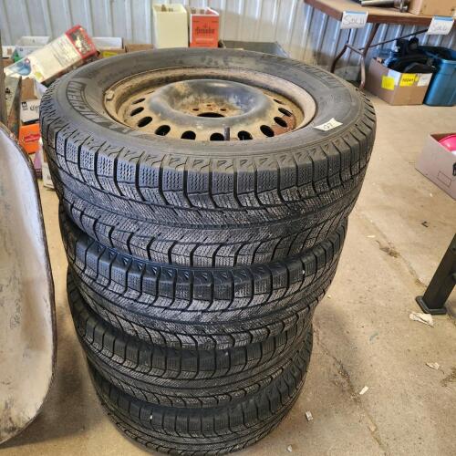 4 245/65R17 Winter tires, 70% thread