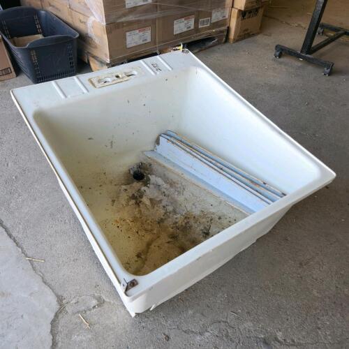 Laundry tub
