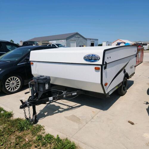 2018 Pop up trailer w keys & ownership